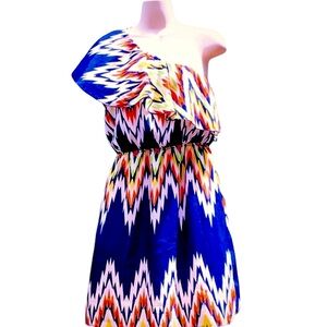 Gorgeous size Small One Shoulder Dress in gorgeous Chevron Print